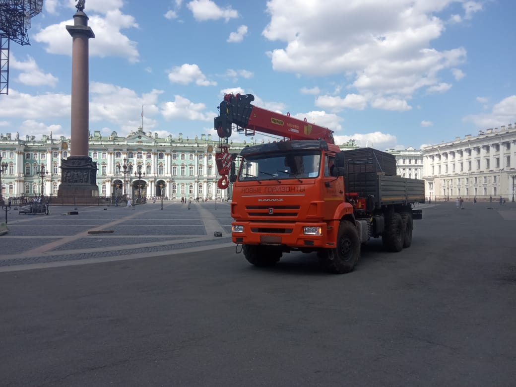 Манипулятор КамАЗ 43118 6х6 аренда строительной техники в Санкт-Петербурге  и Ленинградской области - Новые Горизонты